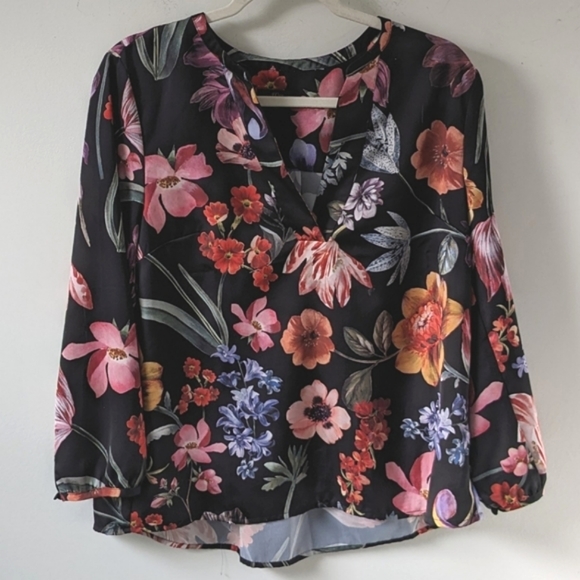 J. Crew 2019 Open V-Neck Top in Midnight Dutch Floral - Picture 1 of 8